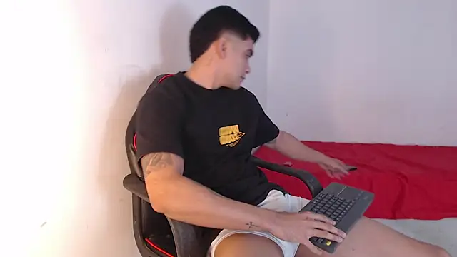 Snapshot of adam_levis17 chatting on September 29, 2025, 7:24 am adam levis17 online show from September 29, 2025, 7:24 am