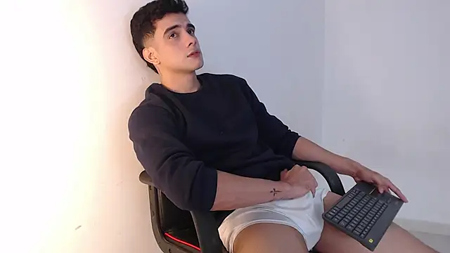 Snapshot of adam_levis17 chatting on October 11, 2025, 5:17 am adam levis17 online show from October 11, 2025, 5:17 am