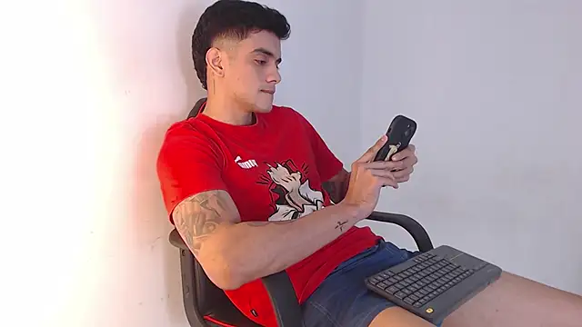 Snapshot of adam_levis17 chatting on October 27, 2025, 7:12 am adam levis17 online show from October 27, 2025, 7:12 am