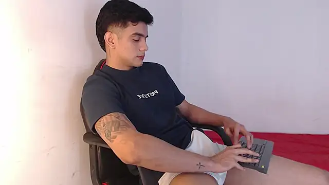 Snapshot of adam_levis17 chatting on October 29, 2025, 4:59 am adam levis17 online show from October 29, 2025, 4:59 am