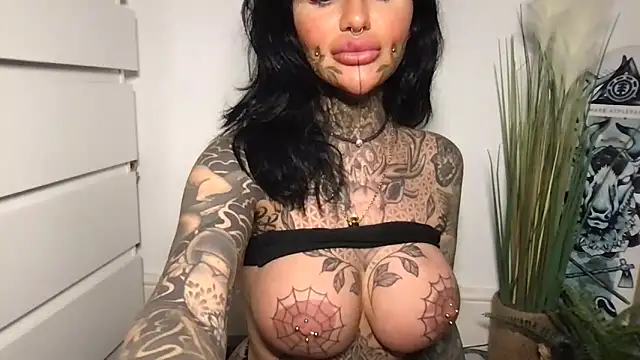 Snapshot of Peaches_and_the_Cream chatting on March 6, 2026, 2:57 pm Peaches and the Cream online show from March 6, 2026, 2:57 pm