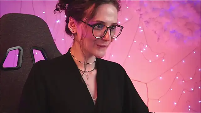 Snapshot of OliviaMcClean chatting on March 19, 2025, 10:31 pm OliviaMcClean online show from March 19, 2025, 10:31 pm