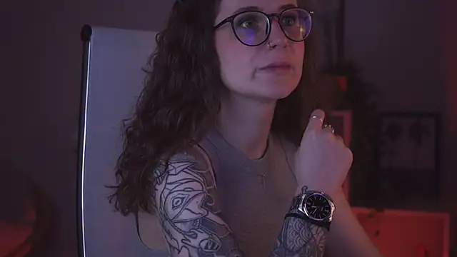 Snapshot of OliviaMcClean chatting on March 21, 2025, 2:40 pm OliviaMcClean online show from March 21, 2025, 2:40 pm