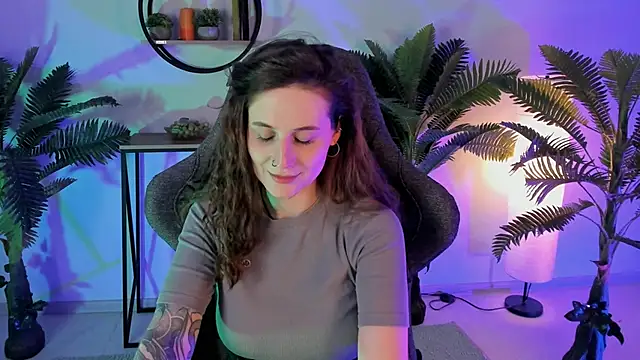 Snapshot of OliviaMcClean chatting on March 22, 2025, 8:48 pm OliviaMcClean online show from March 22, 2025, 8:48 pm