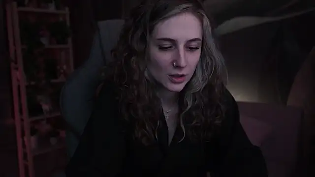 Snapshot of OliviaMcClean chatting on October 29, 2025, 3:53 am OliviaMcClean online show from October 29, 2025, 3:53 am