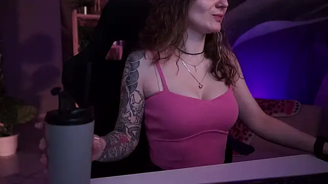 OliviaMcClean online show from November 18, 2025, 5:56 am