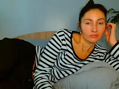 Snapshot of Irina9793 chatting on November 11, 2025, 9:53 am Irina9793 online show from November 11, 2025, 9:53 am