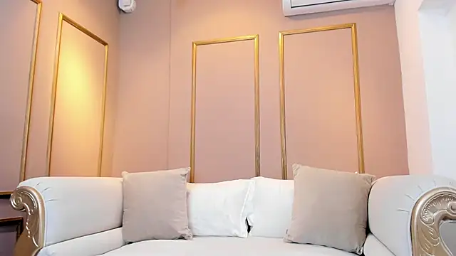 ValeriMilton online show from September 18, 2025, 7:16 pm