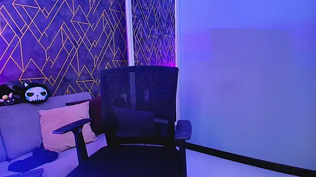 Snapshot of Tahara_Romanov chatting on September 18, 2025, 3:47 pm Tahara Romanov online show from September 18, 2025, 3:47 pm