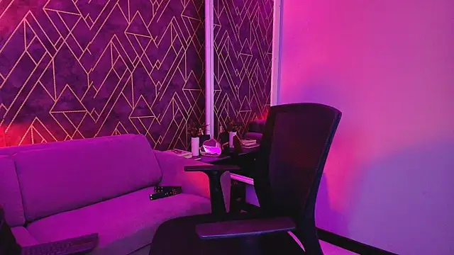 Snapshot of Tahara_Romanov chatting on October 11, 2025, 4:16 pm Tahara Romanov online show from October 11, 2025, 4:16 pm