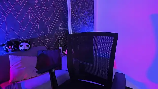 Snapshot of Tahara_Romanov chatting on October 20, 2025, 7:47 pm Tahara Romanov online show from October 20, 2025, 7:47 pm