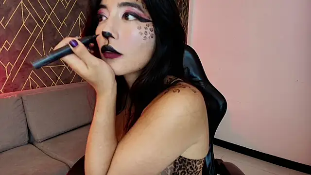 Snapshot of Tahara_Romanov chatting on April 10, 2026, 12:21 pm Tahara Romanov online show from April 10, 2026, 12:21 pm