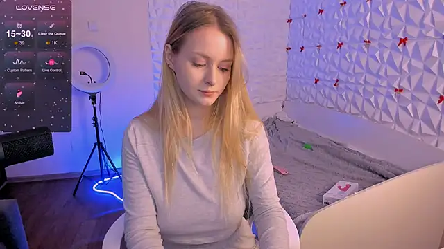 Snapshot of Beatrice_7 chatting on April 19, 2026, 12:15 pm Beatrice 7 online show from April 19, 2026, 12:15 pm