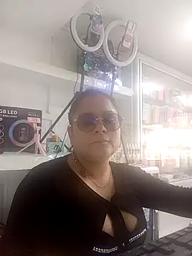lia-taylor33 online show from March 7, 2025, 5:38 pm