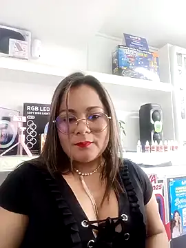 lia-taylor33 online show from March 8, 2025, 5:33 pm