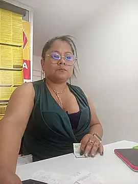 lia-taylor33 online show from March 9, 2025, 5:06 pm