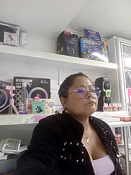 lia-taylor33 online show from March 11, 2025, 9:48 pm