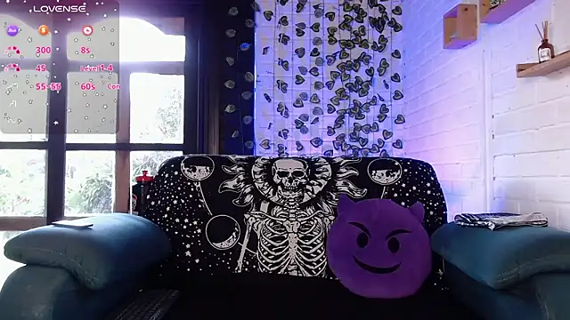 LiraSonnett online show from December 15, 2025, 9:08 pm