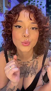 LiraSonnett online show from December 18, 2025, 9:10 pm