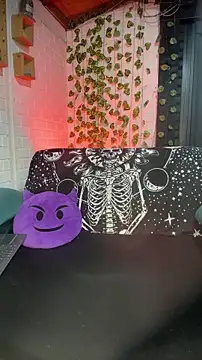 LiraSonnett online show from January 12, 2026, 9:31 pm