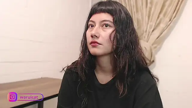 Snapshot of Laury_uri chatting on February 12, 2026, 1:33 am Laury uri online show from February 12, 2026, 1:33 am