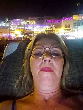 Snapshot of Melody73 chatting on September 18, 2025, 9:28 pm Melody73 online show from September 18, 2025, 9:28 pm