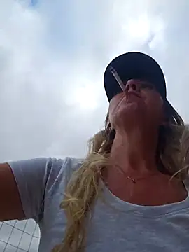 Snapshot of Melody73 chatting on September 23, 2025, 8:06 am Melody73 online show from September 23, 2025, 8:06 am