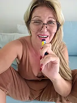 Snapshot of Melody73 chatting on September 30, 2025, 5:18 pm Melody73 online show from September 30, 2025, 5:18 pm