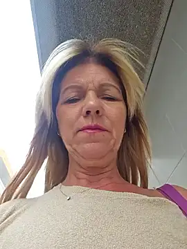 Snapshot of Melody73 chatting on October 13, 2025, 4:07 pm Melody73 online show from October 13, 2025, 4:07 pm