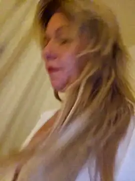 Snapshot of Melody73 chatting on October 22, 2025, 5:08 am Melody73 online show from October 22, 2025, 5:08 am