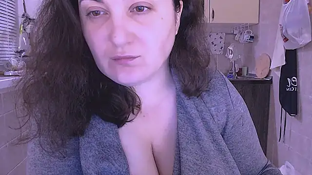 SoftLia online show from October 10, 2025, 11:48 pm