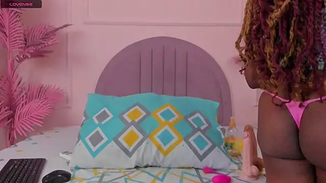 Snapshot of Hanaahquinn chatting on March 16, 2025, 12:11 pm Hanaahquinn online show from March 16, 2025, 12:11 pm