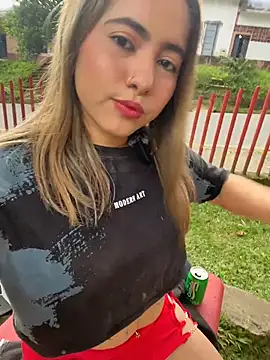 Snapshot of lunaxxx_69 chatting on October 28, 2025, 9:39 pm lunaxxx 69 online show from October 28, 2025, 9:39 pm