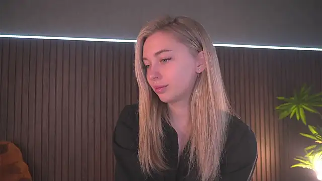 Snapshot of christie_luv chatting on September 27, 2025, 5:23 am christie luv online show from September 27, 2025, 5:23 am