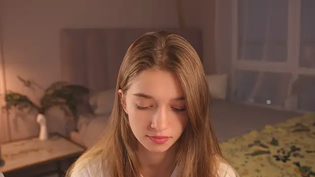 UdelaHathorne online show from September 27, 2025, 3:28 pm