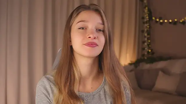 UdelaHathorne online show from October 11, 2025, 3:54 pm