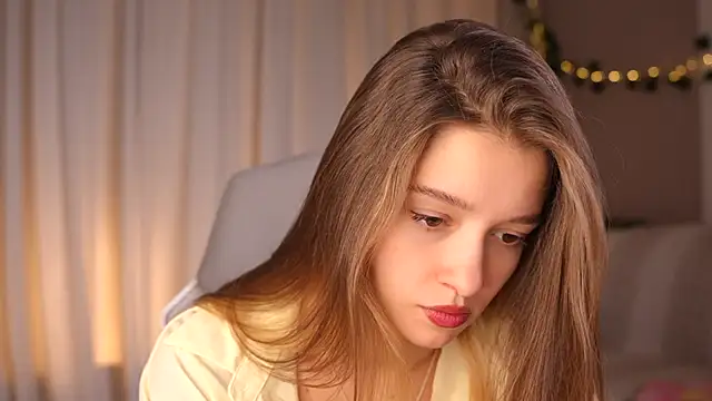 UdelaHathorne online show from October 16, 2025, 3:35 pm