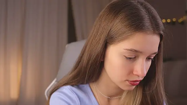 UdelaHathorne online show from October 22, 2025, 3:12 pm