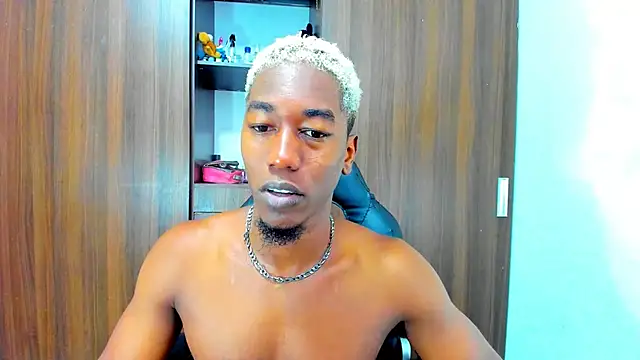 Snapshot of Dreamastercum_ chatting on October 8, 2025, 1:42 pm Dreamastercum  online show from October 8, 2025, 1:42 pm