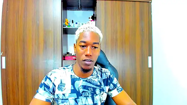 Snapshot of Dreamastercum_ chatting on October 9, 2025, 1:53 pm Dreamastercum  online show from October 9, 2025, 1:53 pm