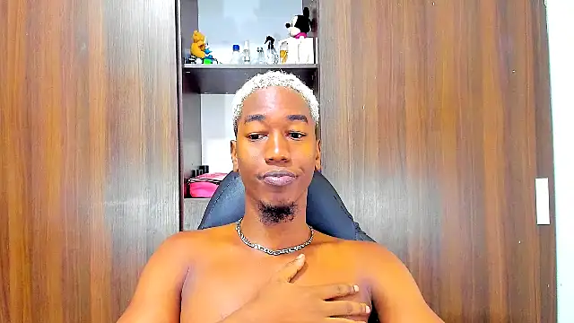 Snapshot of Dreamastercum_ chatting on October 10, 2025, 1:21 pm Dreamastercum  online show from October 10, 2025, 1:21 pm