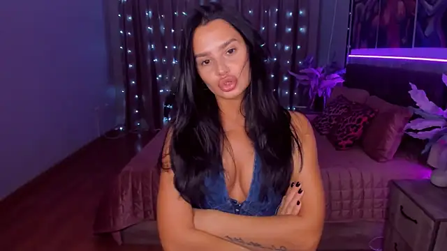 Snapshot of DanaSincere chatting on March 18, 2025, 6:57 am DanaSincere online show from March 18, 2025, 6:57 am