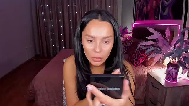 Snapshot of DanaSincere chatting on October 13, 2025, 3:50 am DanaSincere online show from October 13, 2025, 3:50 am