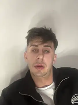 alin22010 online show from April 15, 2026, 3:24 am