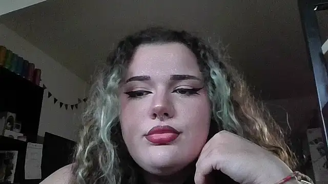 Snapshot of GreenNyx chatting on October 11, 2025, 1:31 pm GreenNyx online show from October 11, 2025, 1:31 pm