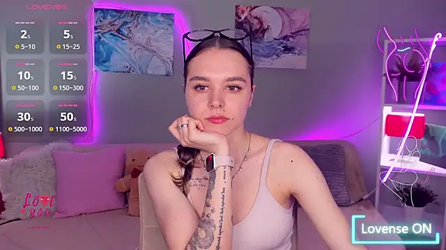 EmelyMason online show from May 11, 2026, 4:51 am