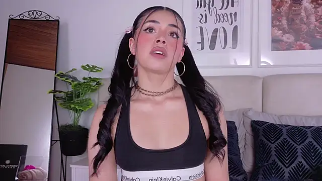 SaritaBratz online show from February 25, 2026, 8:51 pm