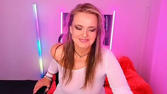 Snapshot of AnielaFox chatting on September 16, 2025, 7:31 am AnielaFox online show from September 16, 2025, 7:31 am