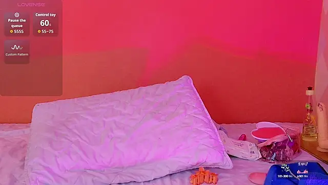 Snapshot of playfulcurvy chatting on October 1, 2025, 9:32 pm playfulcurvy online show from October 1, 2025, 9:32 pm