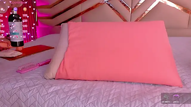 Snapshot of playfulcurvy chatting on October 3, 2025, 7:44 pm playfulcurvy online show from October 3, 2025, 7:44 pm